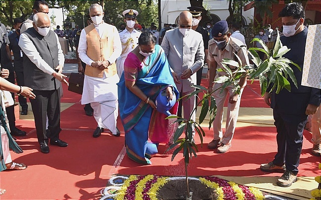 ભાવનગર રાષ્ટ્રપતિ શ્રી દ્વારા વૃક્ષારોપણ