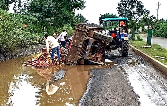 સોનગઢ પાસેનો રાજ્યમાર્ગ કાયમ જોખમી