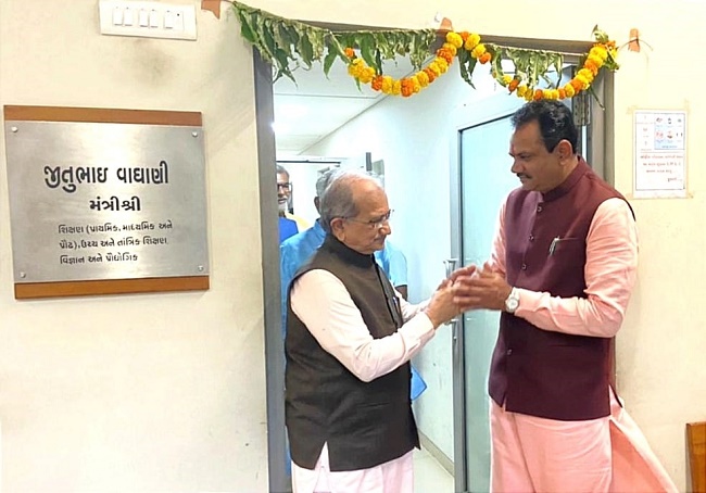 શિક્ષણમંત્રી કાર્યાલયમાં વિદાય અને આગમન