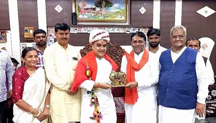 દુધરેજ શ્રી વડવાળા મંદિર દર્શન કરતા મંત્રી શ્રી હર્ષ સંઘવી