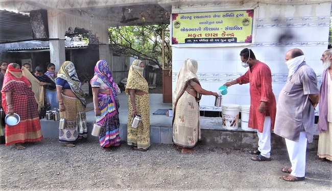 સણોસરામાં છાશ વિતરણ