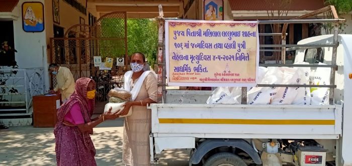 વાળુકડ આસપાસ ગામોમાં અનાજ ખાદ્યસામગ્રી વિતરણ