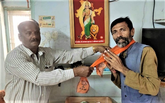 ઈશ્વરિયાના કાર્યકર્તા અને પત્રકાર મૂકેશ પંડિત ભારતીય જનતા પક્ષમાં જોડાયા