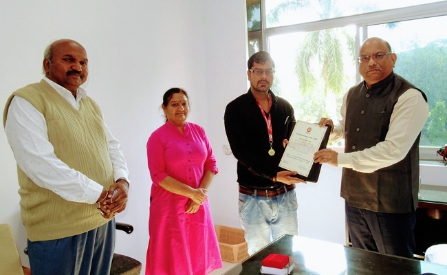 ભાવનગર મંડલના રેલવે કર્મચારીઓને ઈનામ