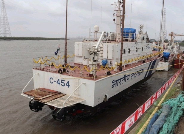 ભારતીય તટરક્ષક દળે ઇન્ટરસેપ્ટર બોટ C-454નો પ્રારંભ કર્યો