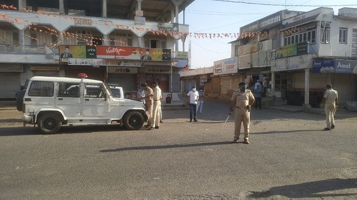 સણોસરામાં કોરોના સંદર્ભે પોલીસ દ્વારા બંદોબસ્ત